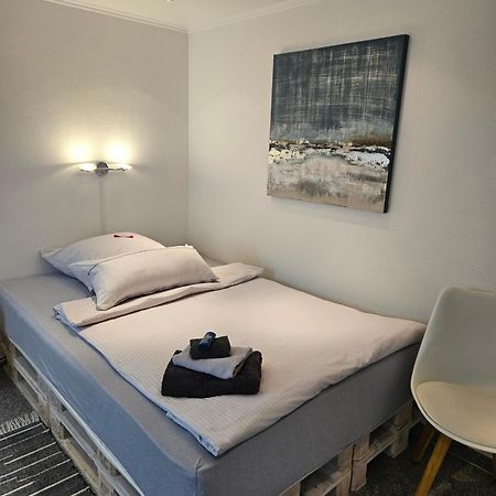 Standardzimmer Nahe Messe Und Airport デュッセルドルフ エクステリア 写真